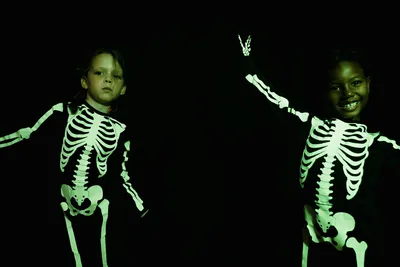 Does Neon Glow In The Dark (Color Properties, Differences, And Reasons Does Neon Glow In The Dark (Color Properties, Differences, And Reasons