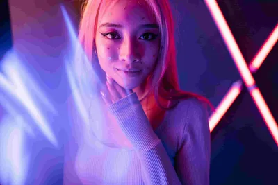 Neon Light Portraits: Creative Setups, Camera Tips, And iPhone Tricks