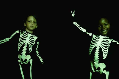 Does Neon Glow In The Dark (Color Properties, Differences, And Reasons