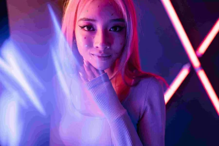 Neon Light Portraits: Creative Setups, Camera Tips, And iPhone Tricks
