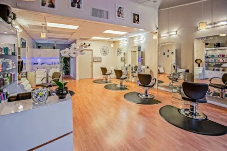 Best Lighting For Salon: Color Accuracy, Brightness, Performance, And Client Comfort