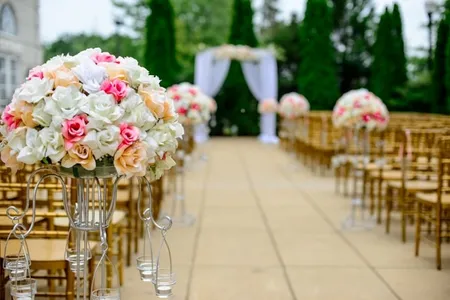 How To Hang Neon Sign Wedding For A Stunning Reception Setup