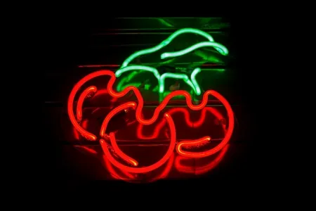 Neon Sign Cut To Shape Vs Cut To Letter: Which Backing Style Should You Choose?